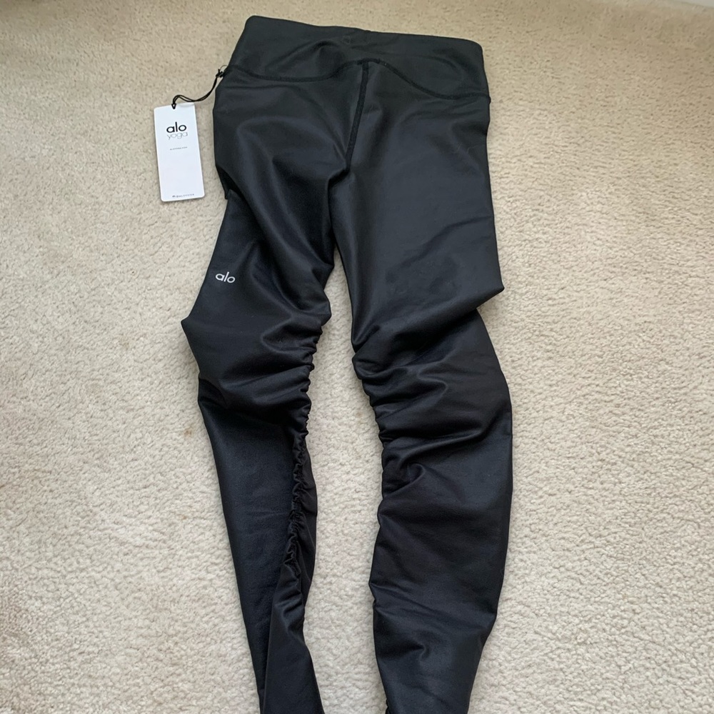 NWT Alo Idol legging Black Glossy color